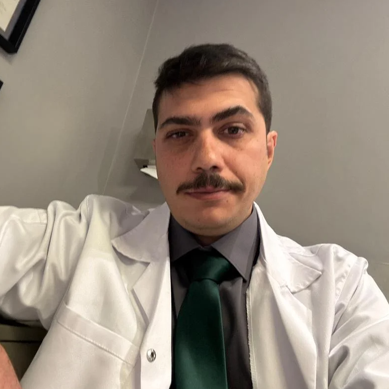 خدمات دامپزشک در منزل دکتر فربود والیانیدر